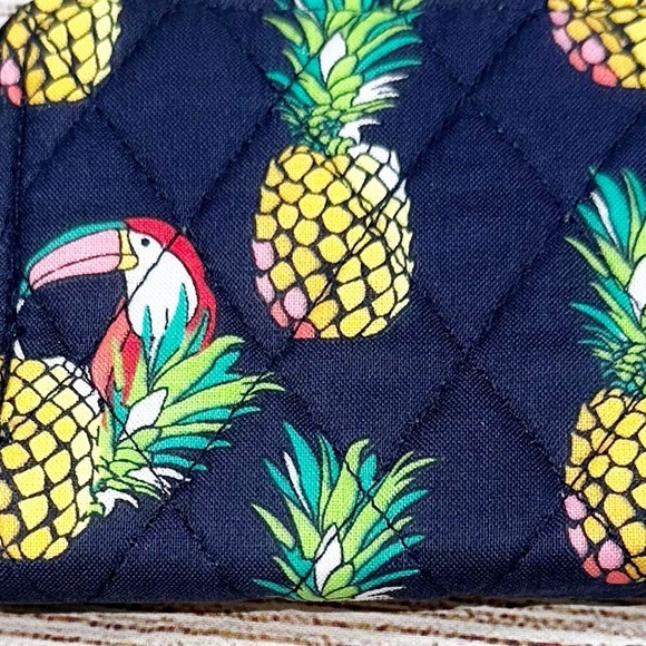 NWT Vera Bradley Navy Pineapple and Toucan RFID Petite Zip Around Quilted Wallet - Picture 3 of 12